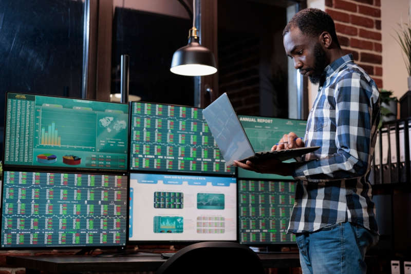 A man on his laptop utilizing real time business intelligence to support supply chain